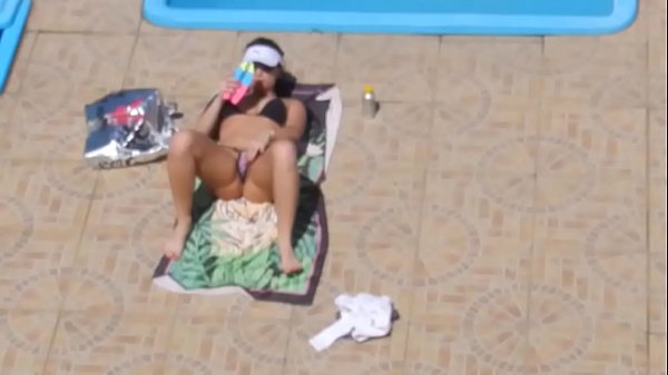 Mulher brasileira se masturbando